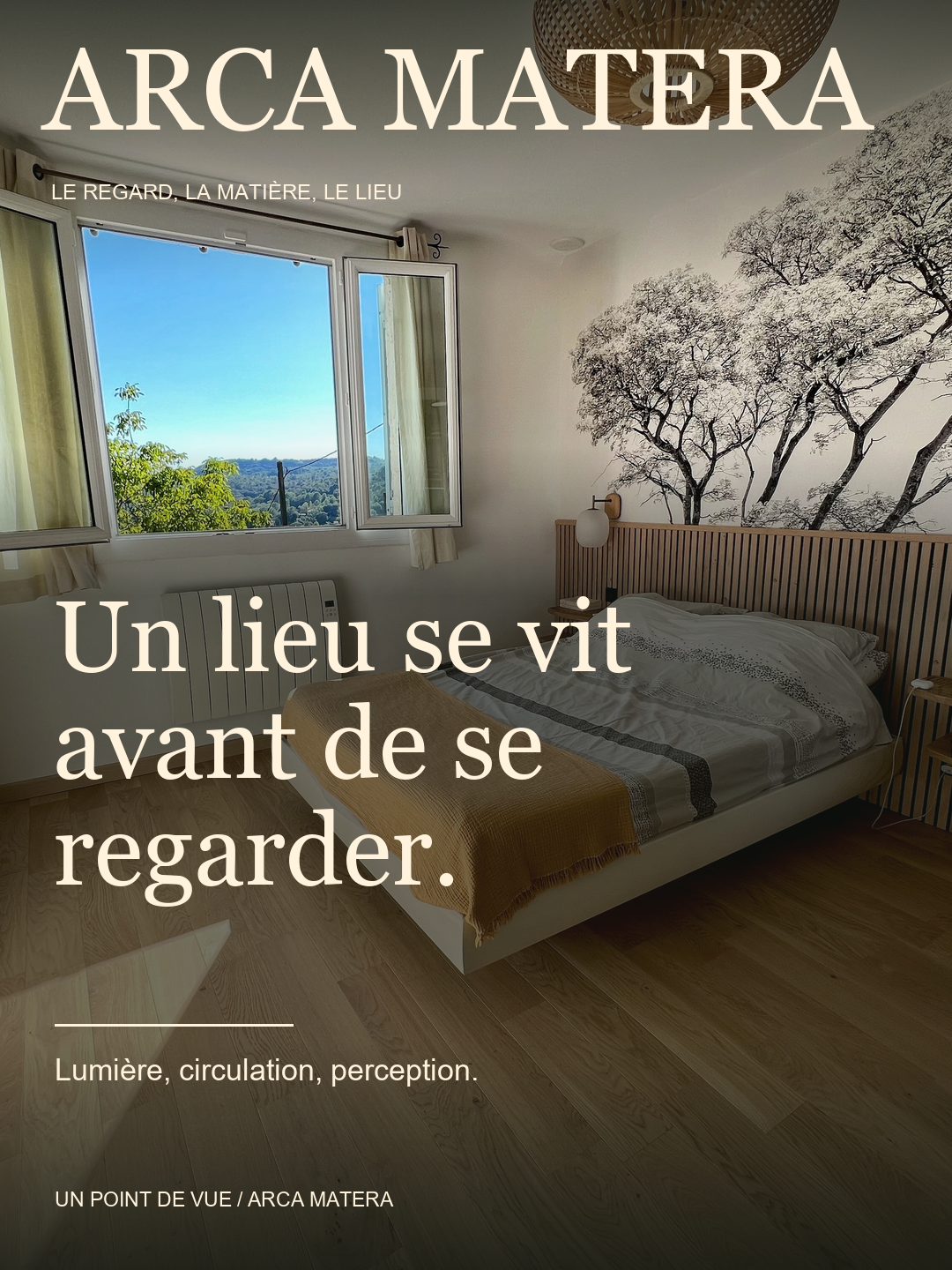 Visuel fourni dans le dossier Réalisations ARCA MATERA : une chambre dans la lumière. Bois, rythme vertical et lumière naturelle.