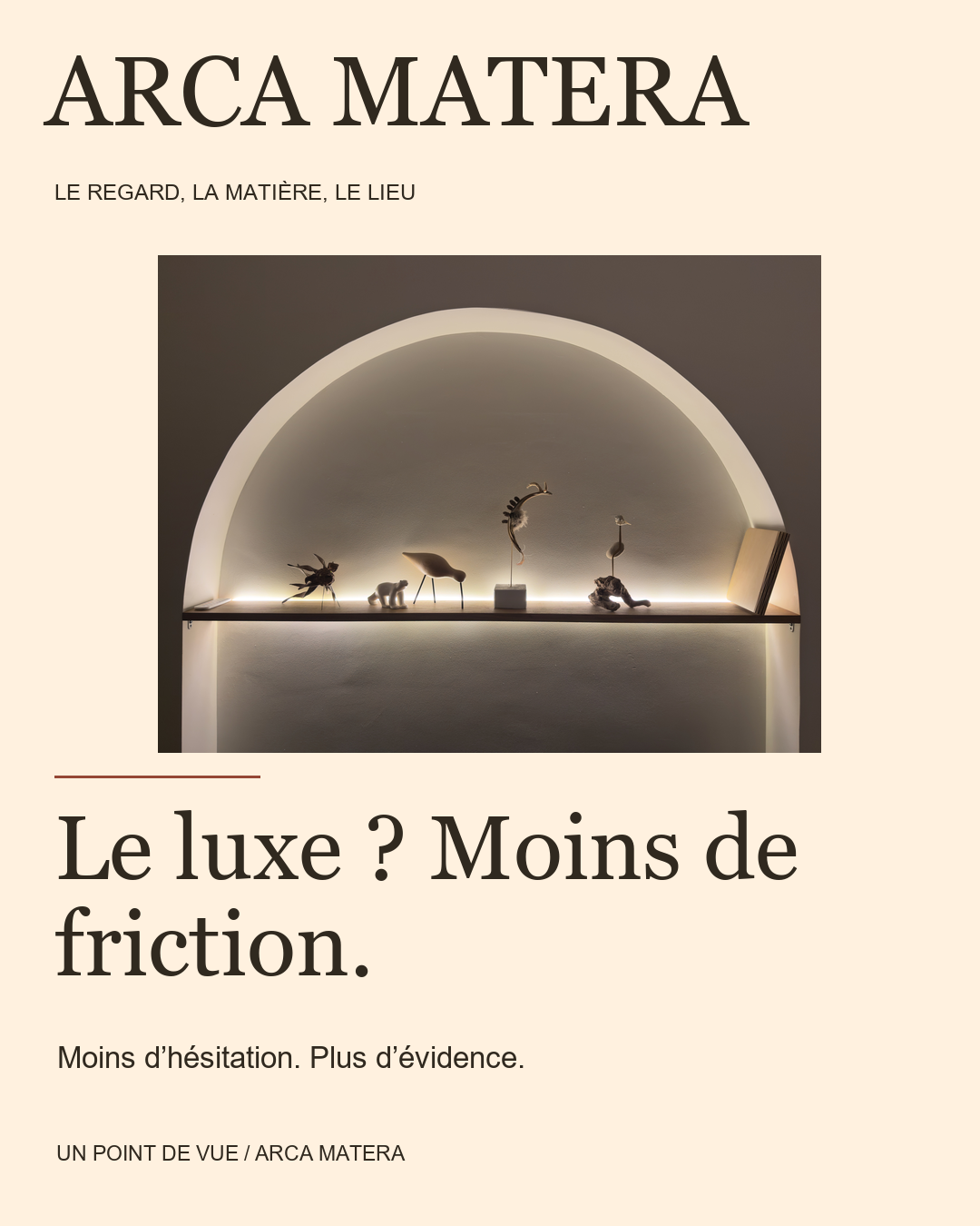 Visuel fourni dans le dossier Réalisations ARCA MATERA : une niche éclairée. Arche, objets et lumière indirecte.